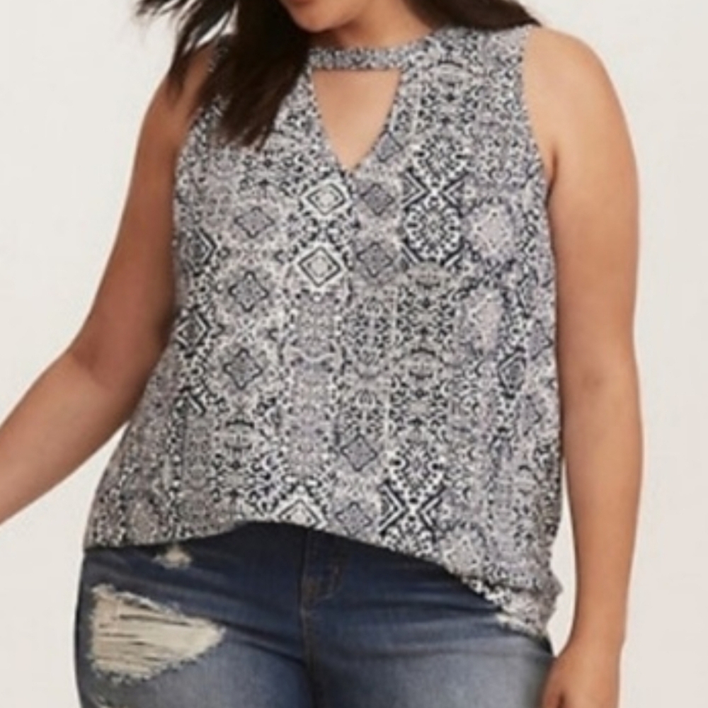 Torrid 4 4X 26 Slub Knit Rayon Gauze Ikat Navy Blue White Sleeveless Top Keyhole